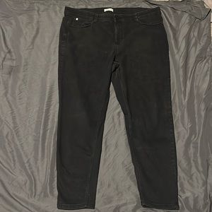 These are a pair of black women’s curve appeal jeans